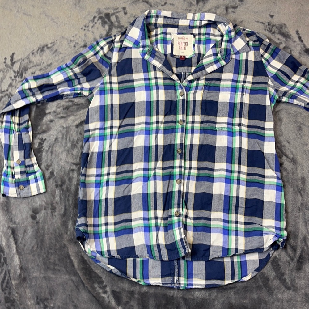 Women’s plaid button up long sleeve